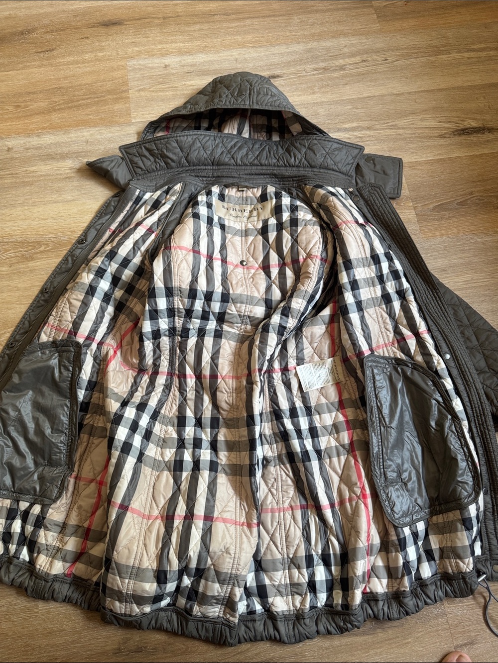 Burberry Baughton Quilted Coat - Picture 8 of 8